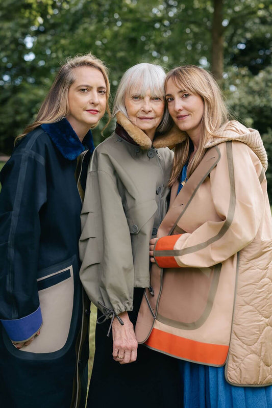 Jan De Villeneuve and her daughters Daisy and Poppy