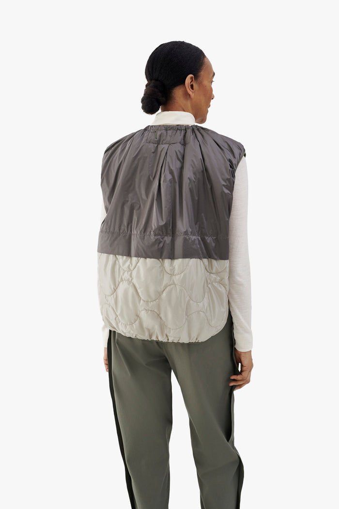 Parachute Quilt Vest - Granite and Dove Grey / Chartreuse